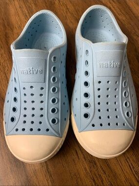 Native Kids Water Shoes - Light Blue Upper with Beige Toe